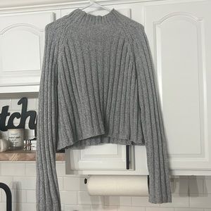 AMERICAN EAGLE CROPPED SWEATER - Size: M